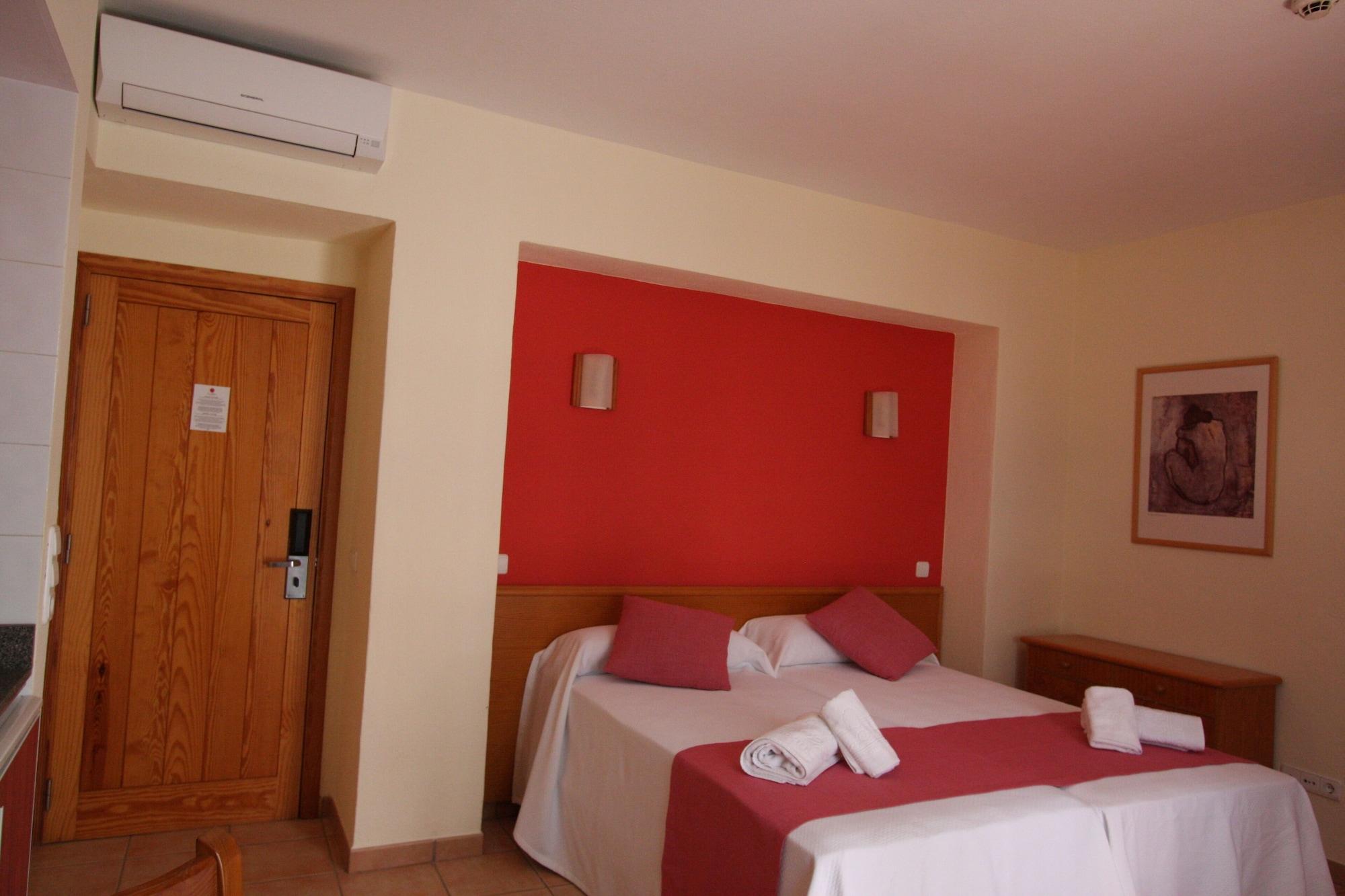Apartamentos Casa Maria Сан-Антонио-Абад Экстерьер фото
