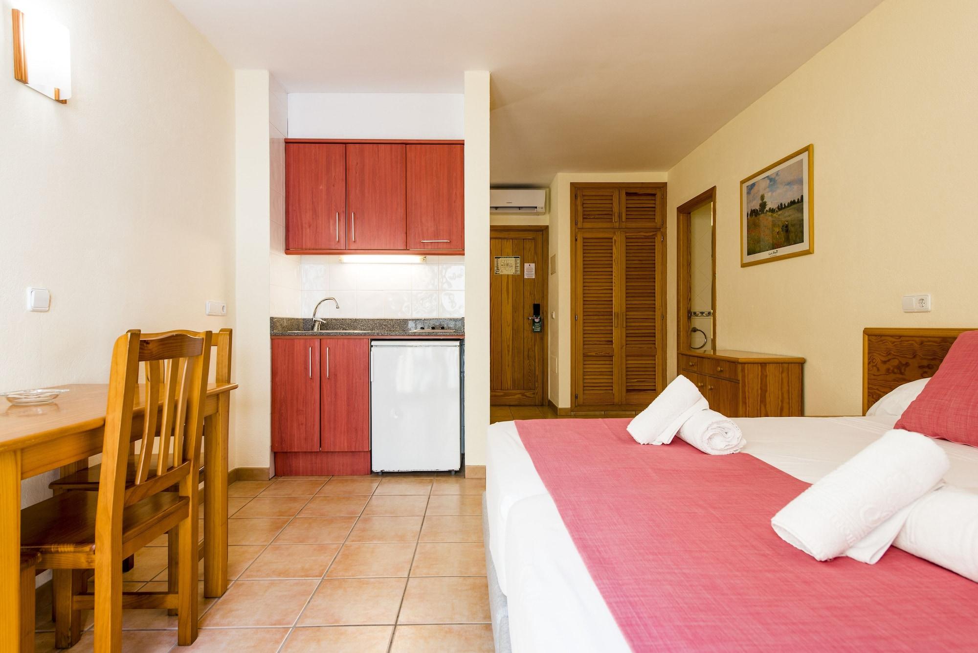 Apartamentos Casa Maria Сан-Антонио-Абад Экстерьер фото